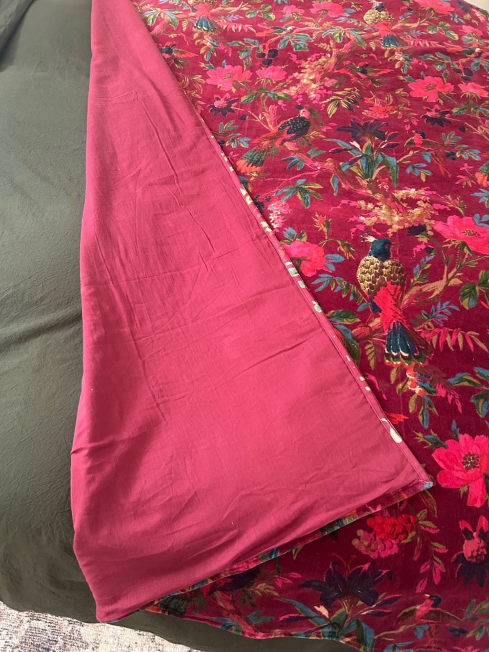 Velvet Throw - Picture 4 of 5